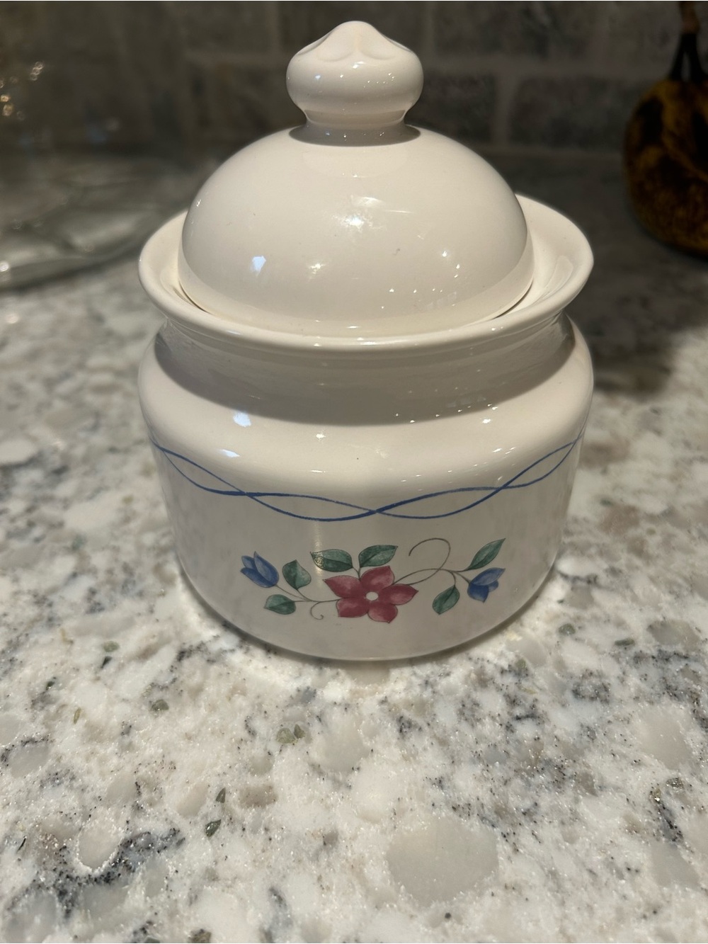 Pfaltzgraff Bonnie Brae Sugar Bowl wLid